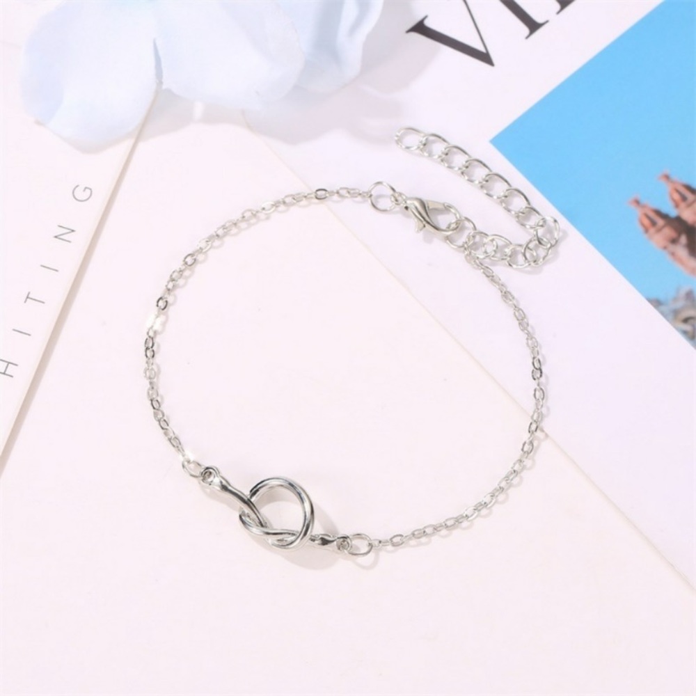 Dainty Knot Bracelet